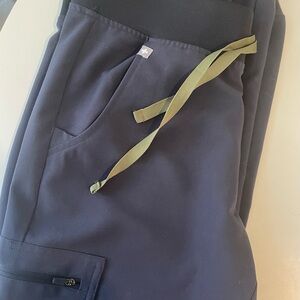 Figs Women's Scrub Set (Quiet Navy), Top M, Pants S